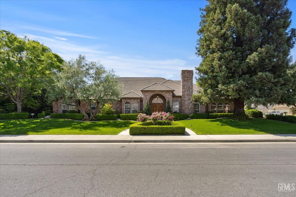 Photo of 8905 Saint Cloud Lane, Bakersfield, CA 93311 (MLS # 202603840)
