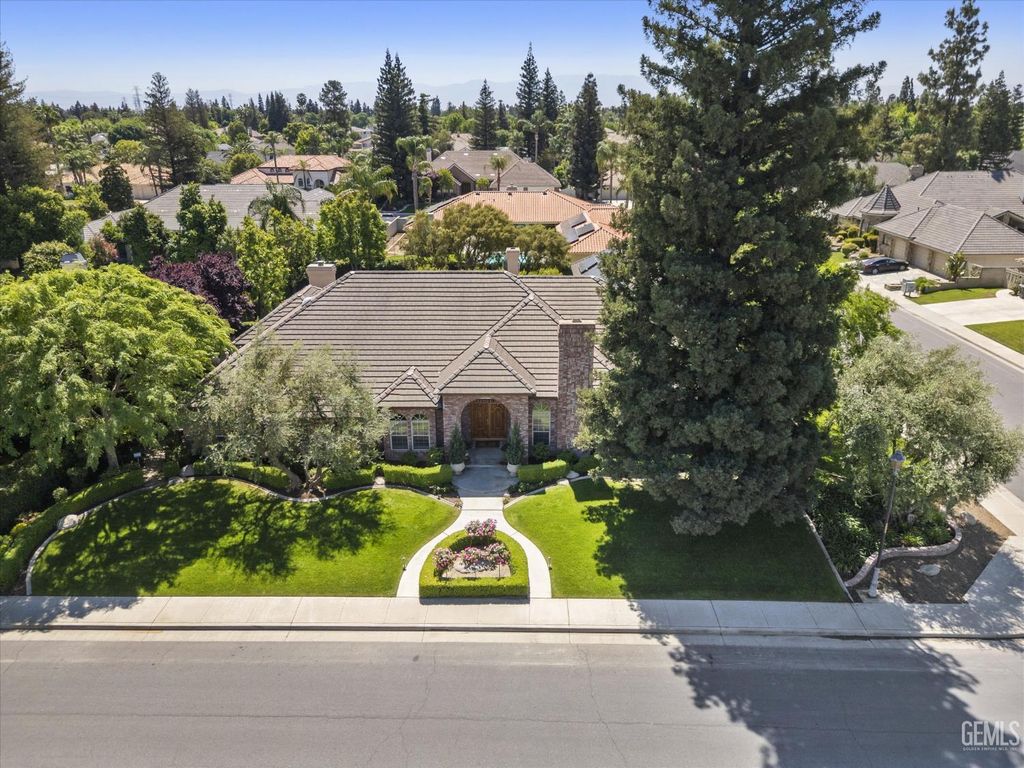 Photo of 8905 Saint Cloud Lane, Bakersfield, CA 93311 (MLS # 202603840)