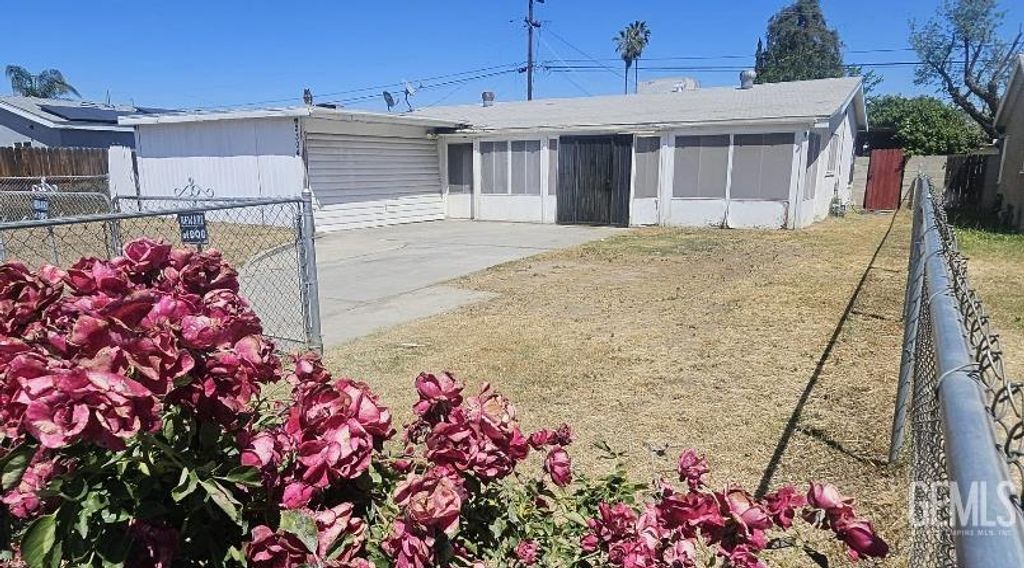 Photo of 2304 Castro Lane, Bakersfield, CA 93304 (MLS # 202604527)