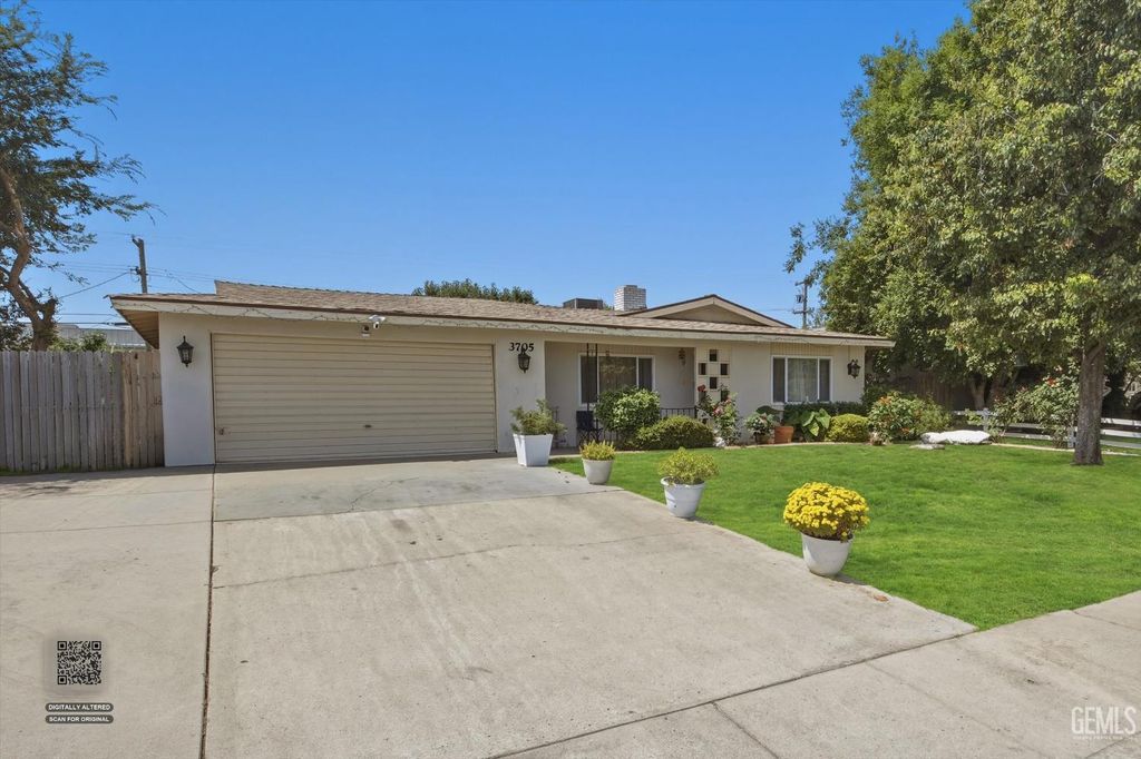 Photo of 3705 Madrid Avenue, Bakersfield, CA 93309 (MLS # 202606006)