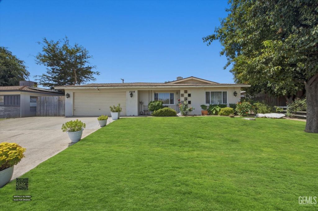 Photo of 3705 Madrid Avenue, Bakersfield, CA 93309 (MLS # 202606006)