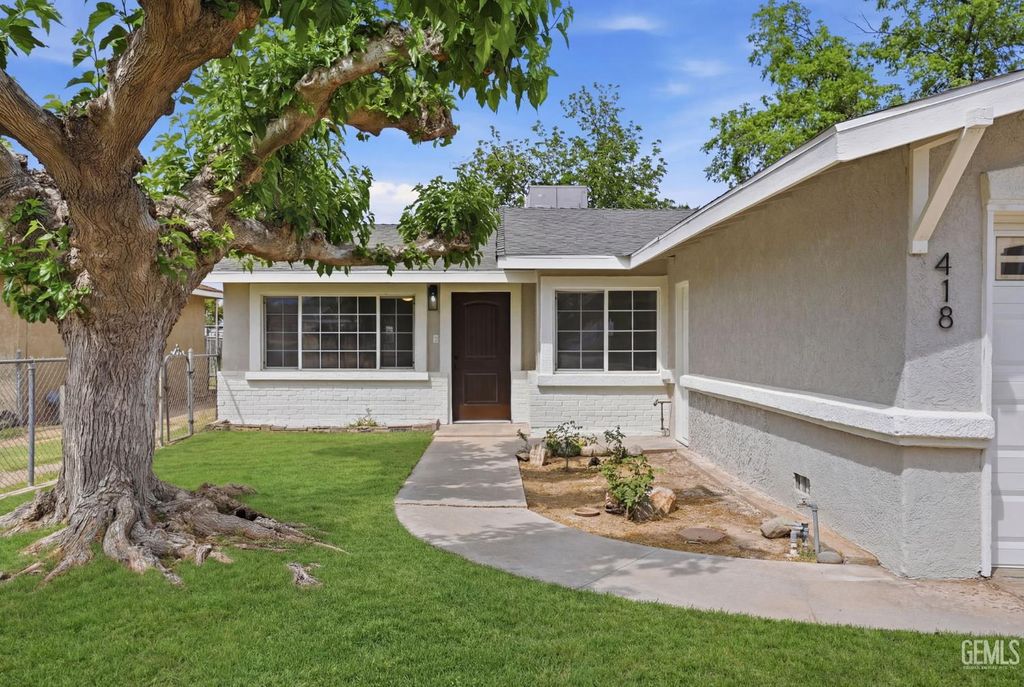 Photo of 418 Bryant Street, Bakersfield, CA 93307 (MLS # 202603892)