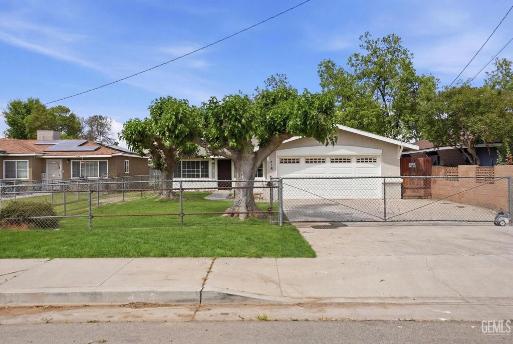 Photo of 418 Bryant Street, Bakersfield, CA 93307 (MLS # 202603892)