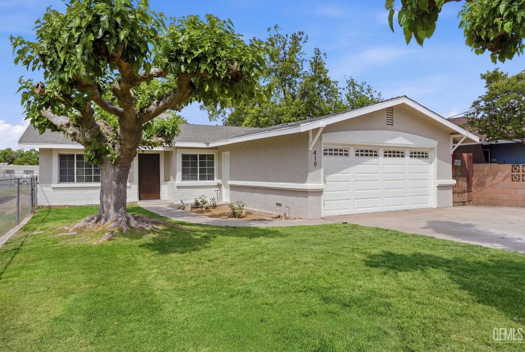 Photo of 418 Bryant Street, Bakersfield, CA 93307 (MLS # 202603892)