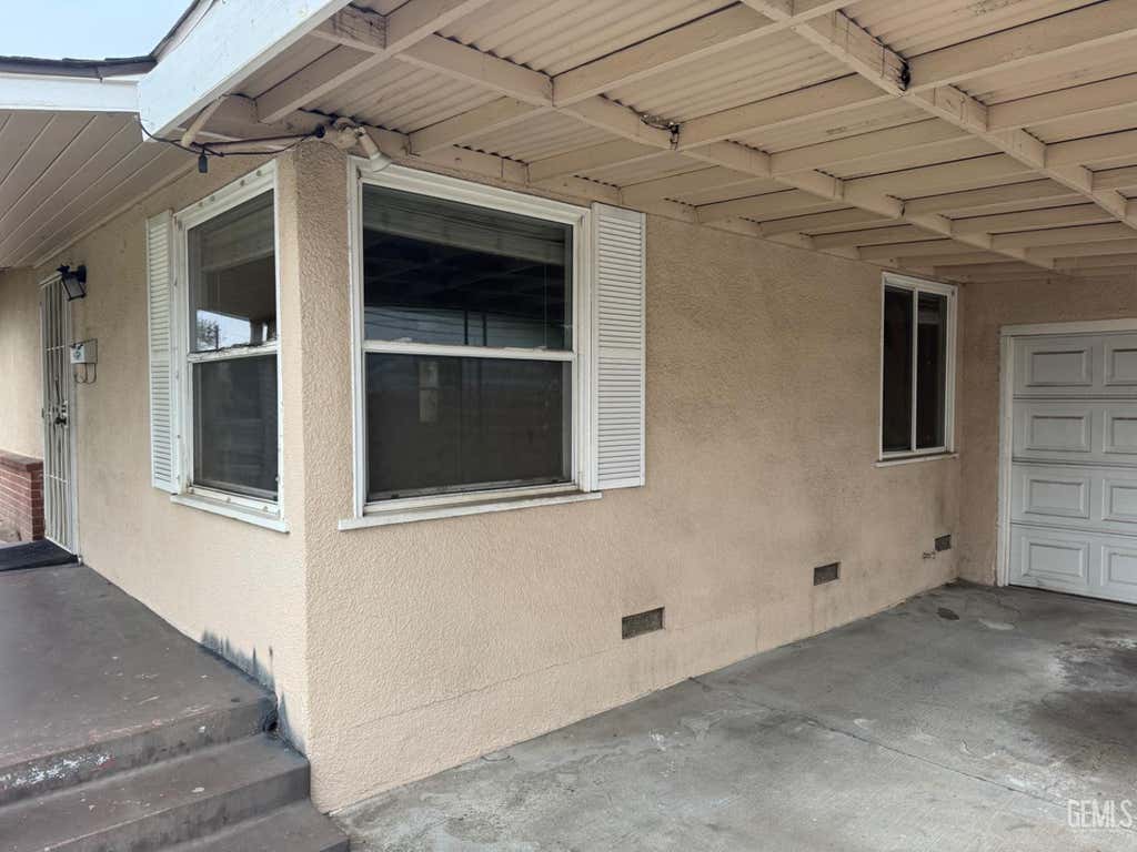 Photo of 514 W Cornell Avenue, Fresno, CA 93705 (MLS # 202607761)