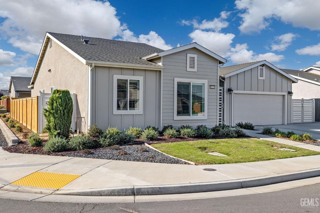 Photo of 9223 Manor Forest Lane, Shafter, CA 93263 (MLS # 202511252)