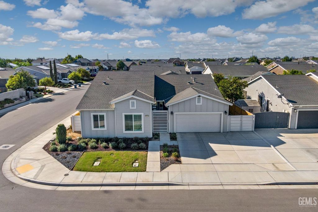 Photo of 9223 Manor Forest Lane, Shafter, CA 93263 (MLS # 202511252)