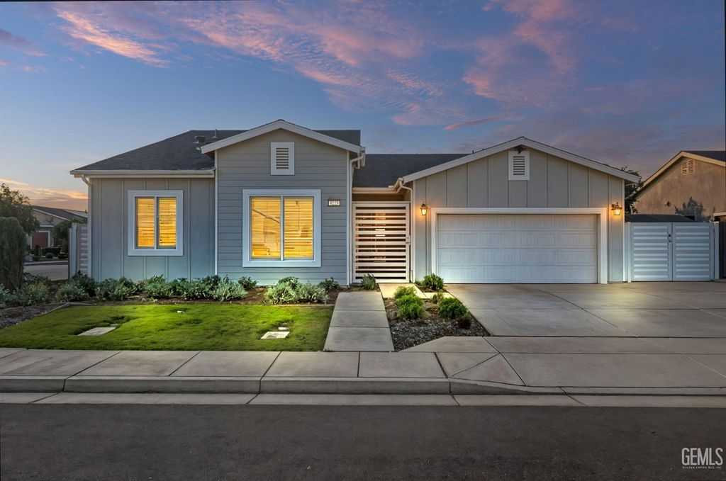 Photo of 9223 Manor Forest Lane, Shafter, CA 93263 (MLS # 202511252)
