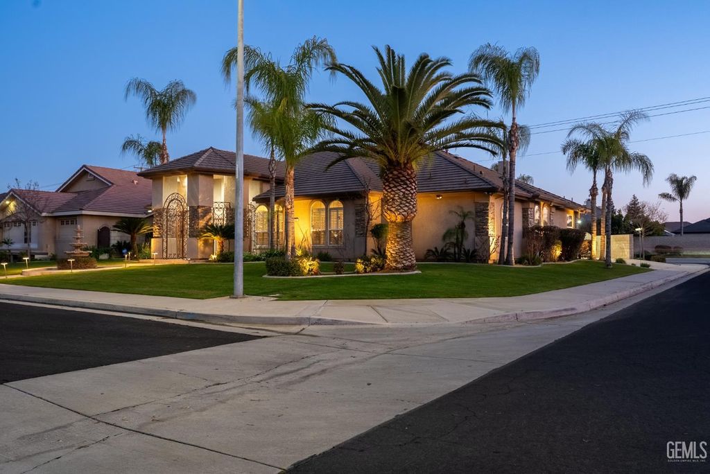 Photo of 11721 New Hampshire Avenue, Bakersfield, CA 93312 (MLS # 202601180)