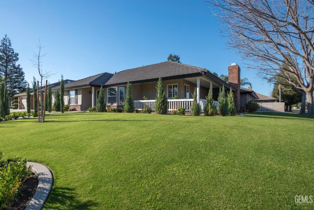 Photo of 11502 Martinsville Avenue, Bakersfield, CA 93312 (MLS # 202602712)