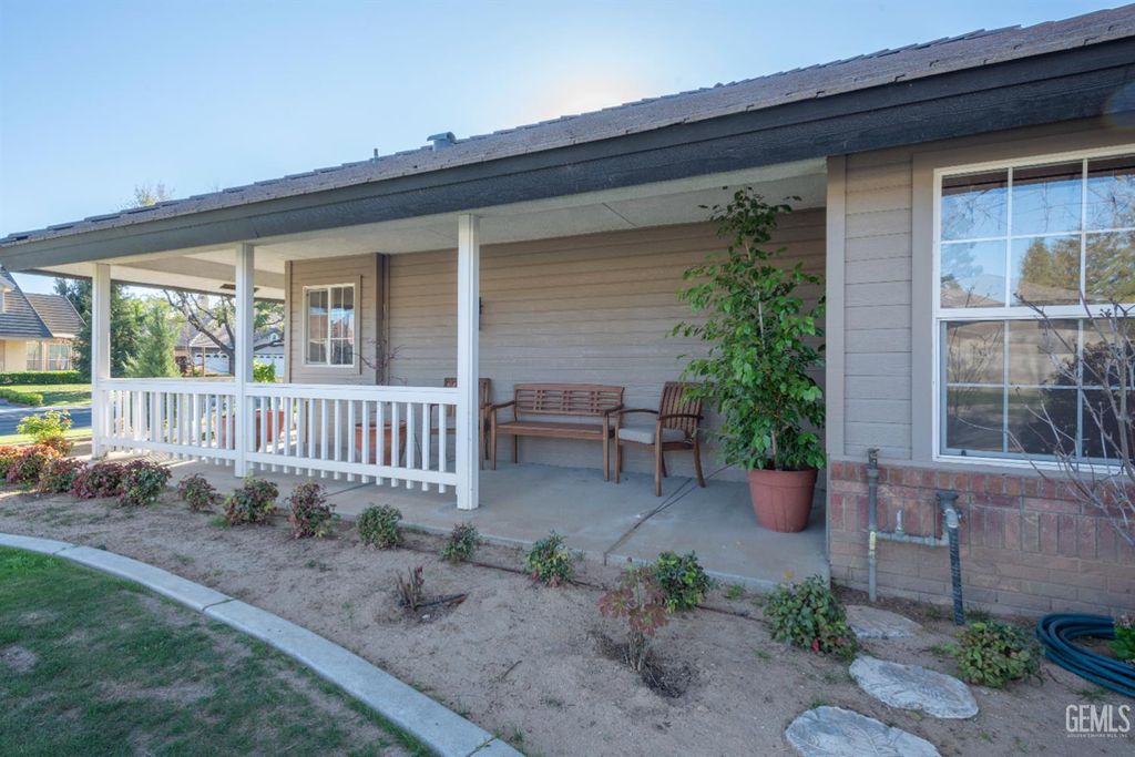 Photo of 11502 Martinsville Avenue, Bakersfield, CA 93312 (MLS # 202602712)