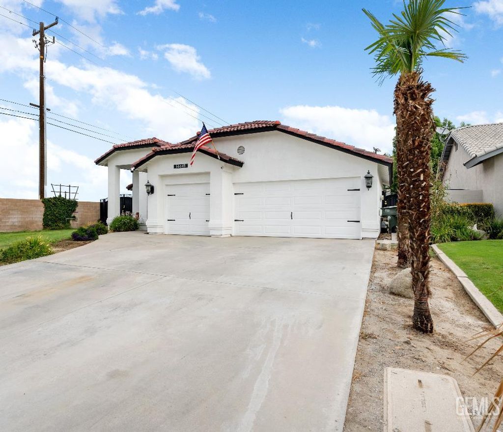 Photo of 14448 Kathleen Avenue, Bakersfield, CA 93314 (MLS # 202510721)