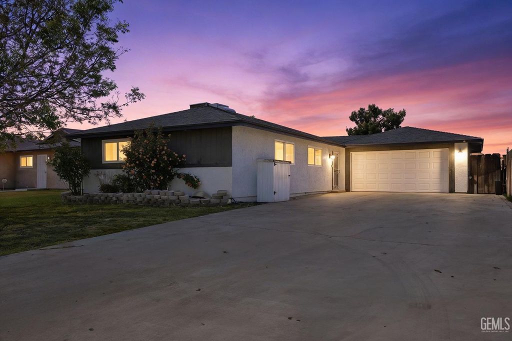 Photo of 5208 Thyme Lane, Bakersfield, CA 93309 (MLS # 202603820)