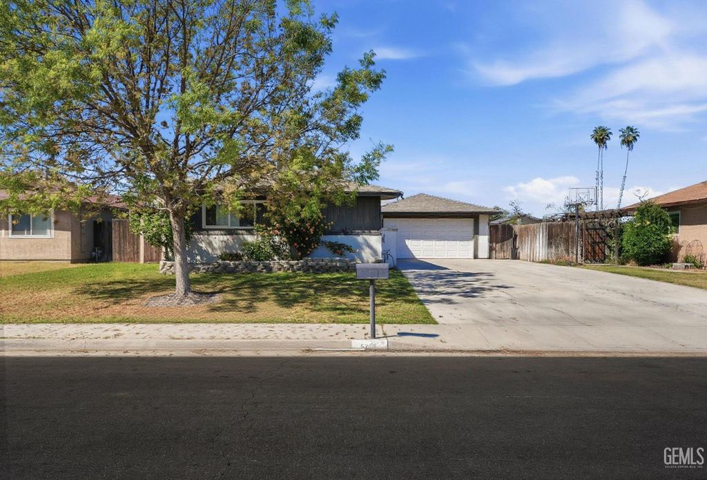 Photo of 5208 Thyme Lane, Bakersfield, CA 93309 (MLS # 202603820)
