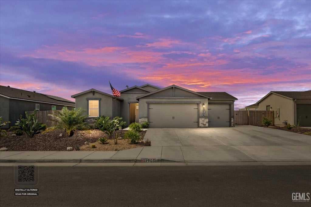 Photo of 7903 Rock Port Avenue, Bakersfield, CA 93313 (MLS # 202607927)