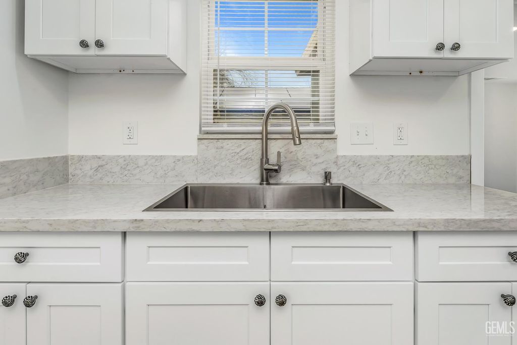 Photo of 309 S Myrtle Street, Bakersfield, CA 93304 (MLS # 202602982)