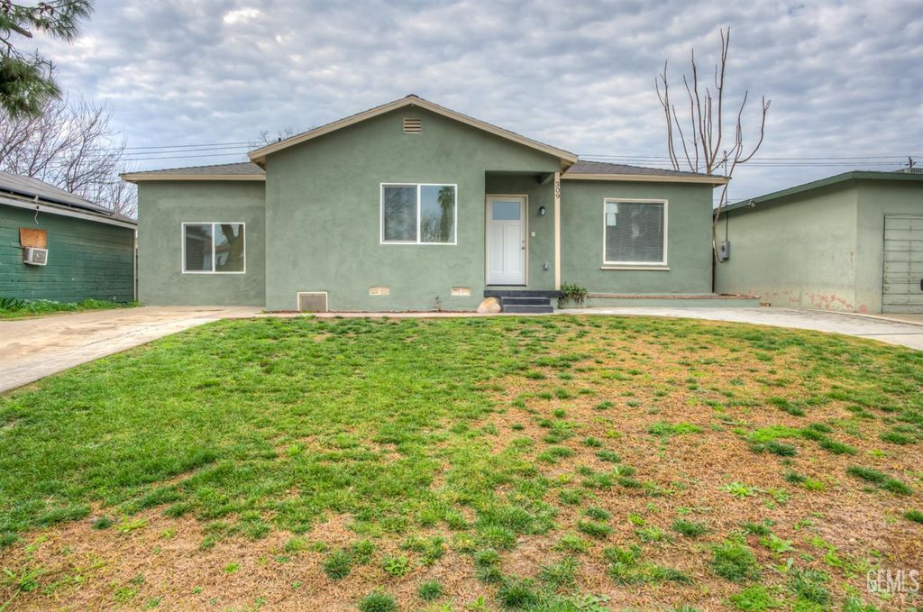 Photo of 309 S Myrtle Street, Bakersfield, CA 93304 (MLS # 202602982)
