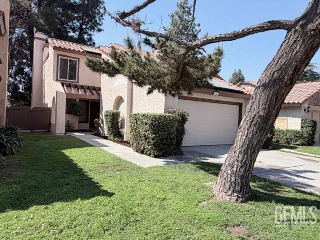 Photo of 4122 Pinewood Lake Drive, Bakersfield, CA 93309 (MLS # 202602991)