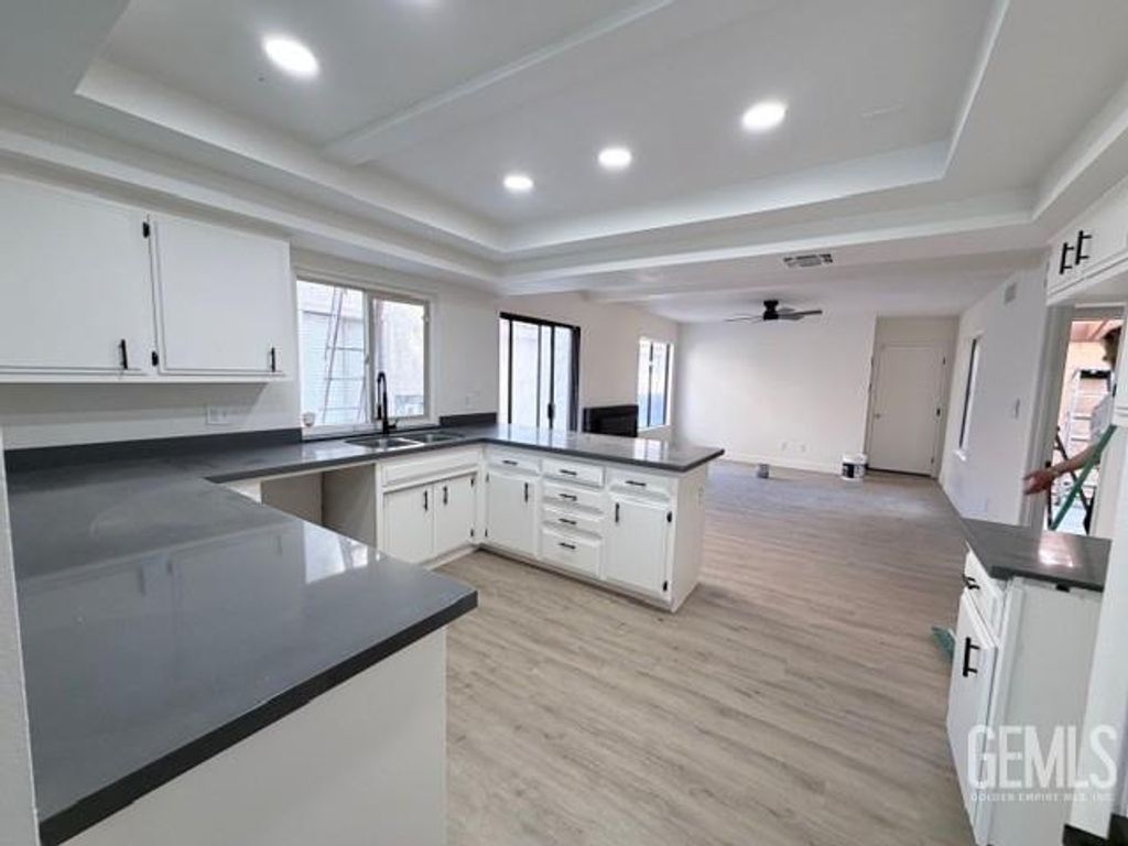 Photo of 4122 Pinewood Lake Drive, Bakersfield, CA 93309 (MLS # 202602991)