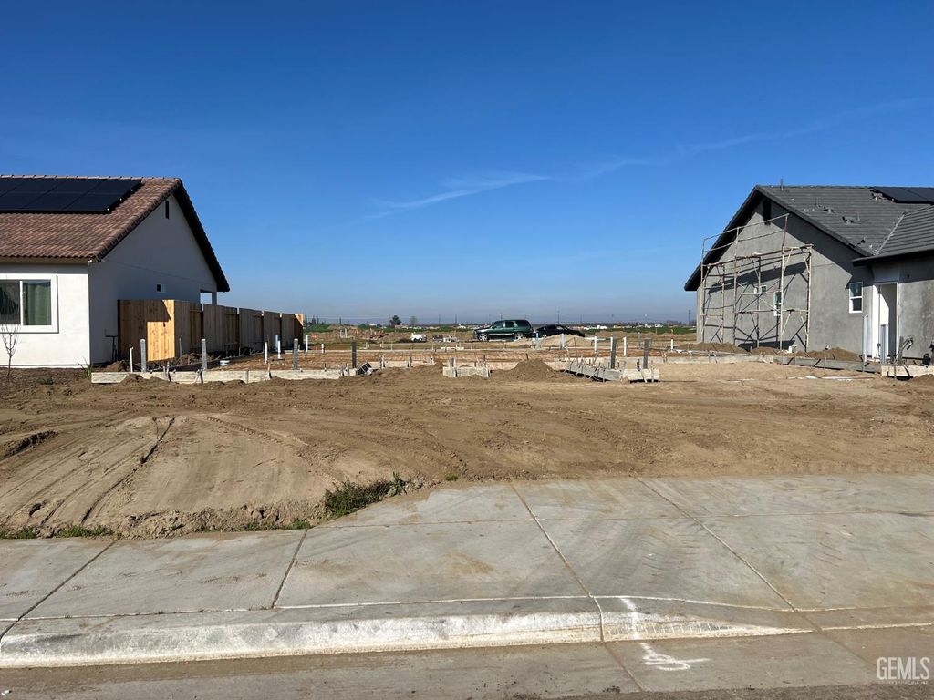 Photo of 720 Sammy Way, Shafter, CA 93263 (MLS # 202601785)