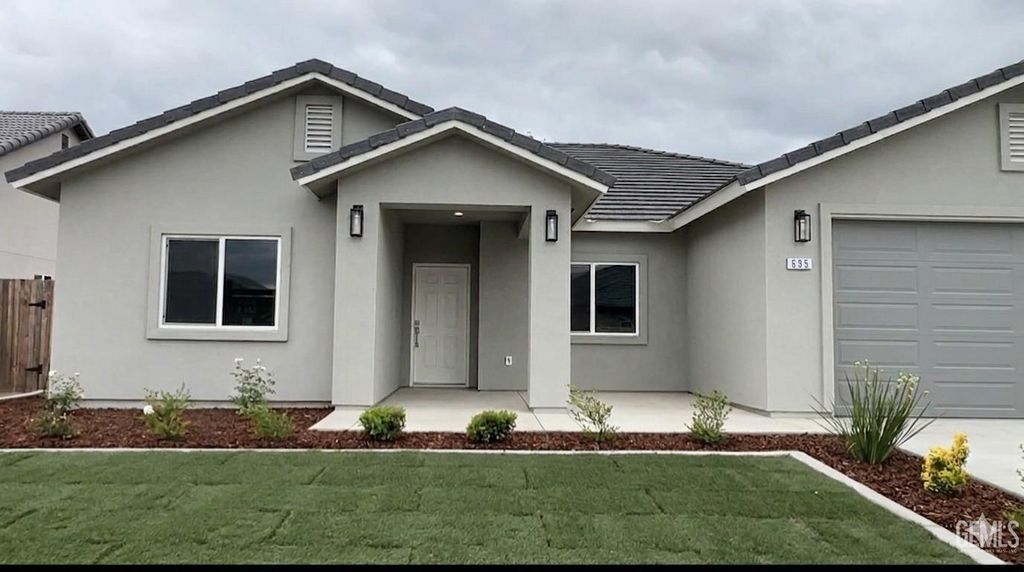 Photo of 720 Sammy Way, Shafter, CA 93263 (MLS # 202601785)