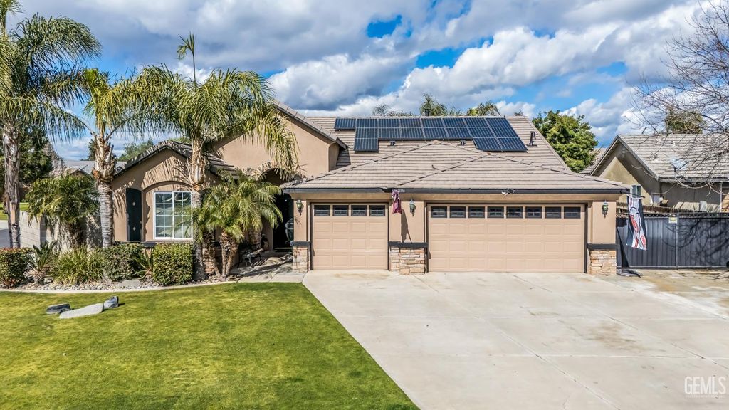 Photo of 11116 Chappellet Court, Bakersfield, CA 93312 (MLS # 202602015)