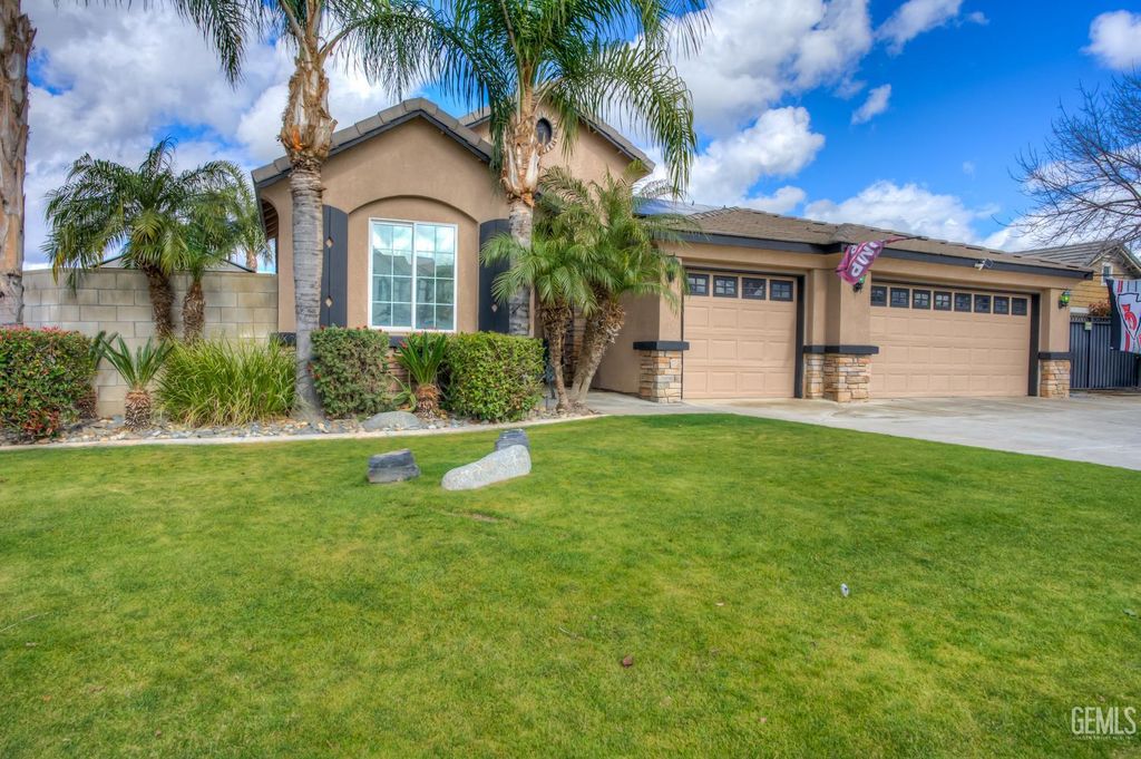 Photo of 11116 Chappellet Court, Bakersfield, CA 93312 (MLS # 202602015)