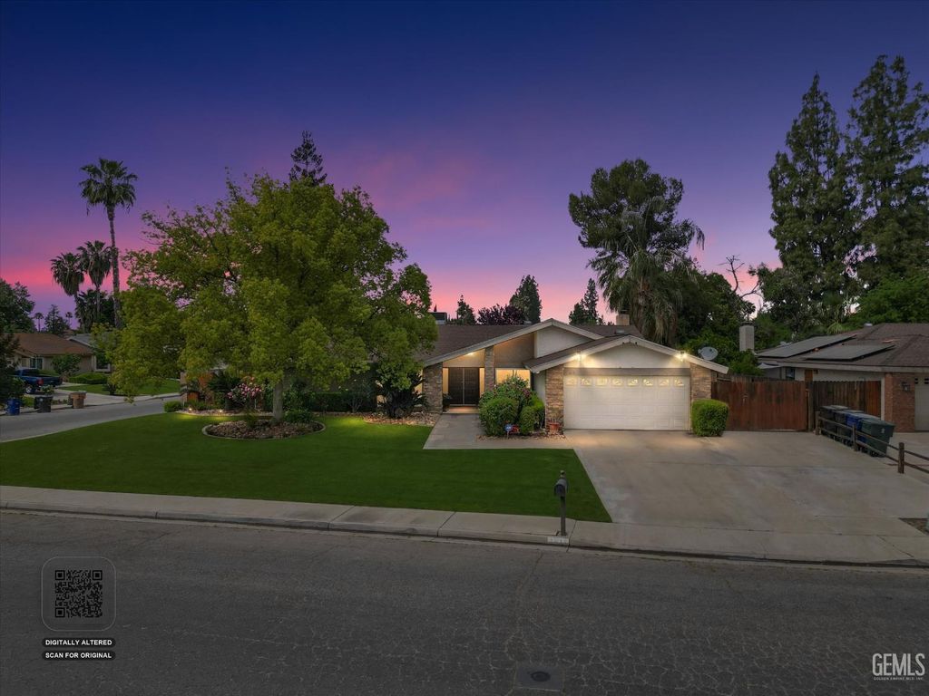Photo of 1813 Vallecito Lane, Bakersfield, CA 93309 (MLS # 202603996)