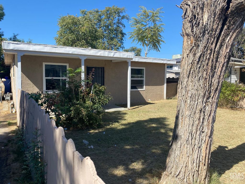 Photo of 531 Stephens Drive, Bakersfield, CA 93304 (MLS # 202511250)