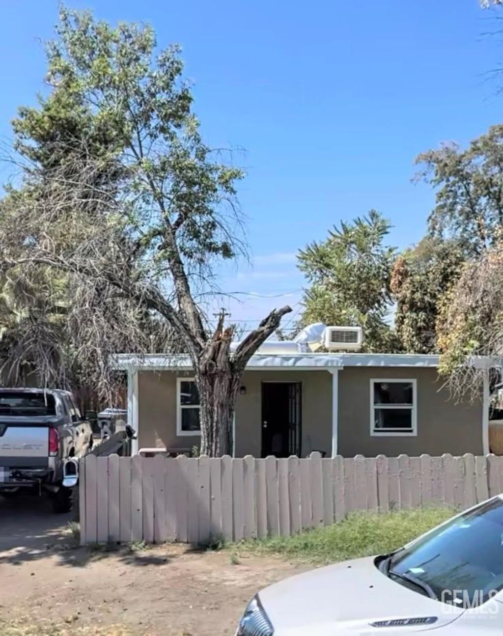 Photo of 531 Stephens Drive, Bakersfield, CA 93304 (MLS # 202511250)