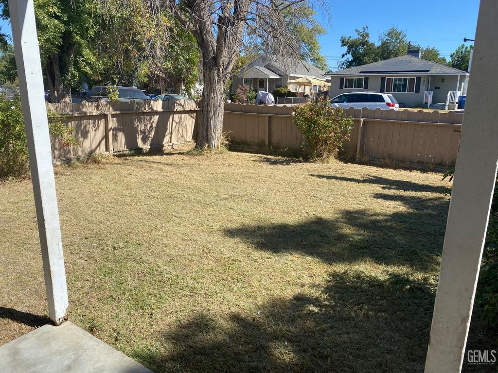 Photo of 531 Stephens Drive, Bakersfield, CA 93304 (MLS # 202511250)