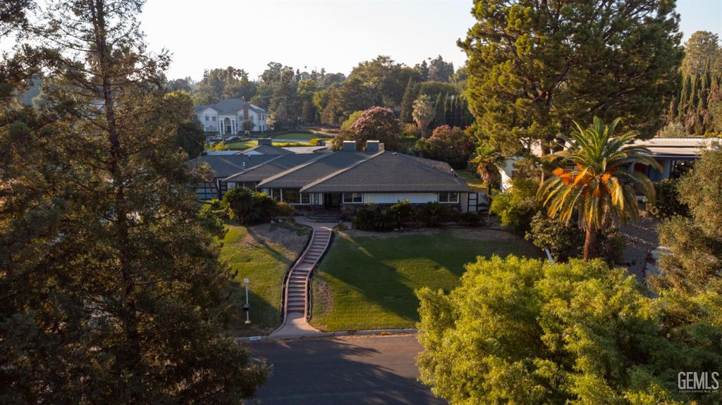 Photo of 3946 Claremont Drive, Bakersfield, CA 93306 (MLS # 202601019)