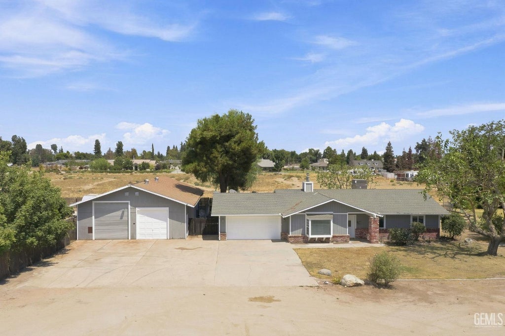 Photo of 16318 Tamatha Lynn Way, Bakersfield, CA 93314 (MLS # 202608551)