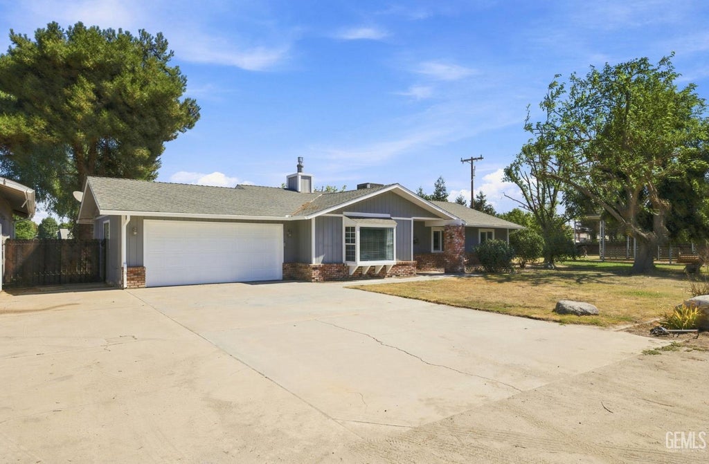 Photo of 16318 Tamatha Lynn Way, Bakersfield, CA 93314 (MLS # 202608551)