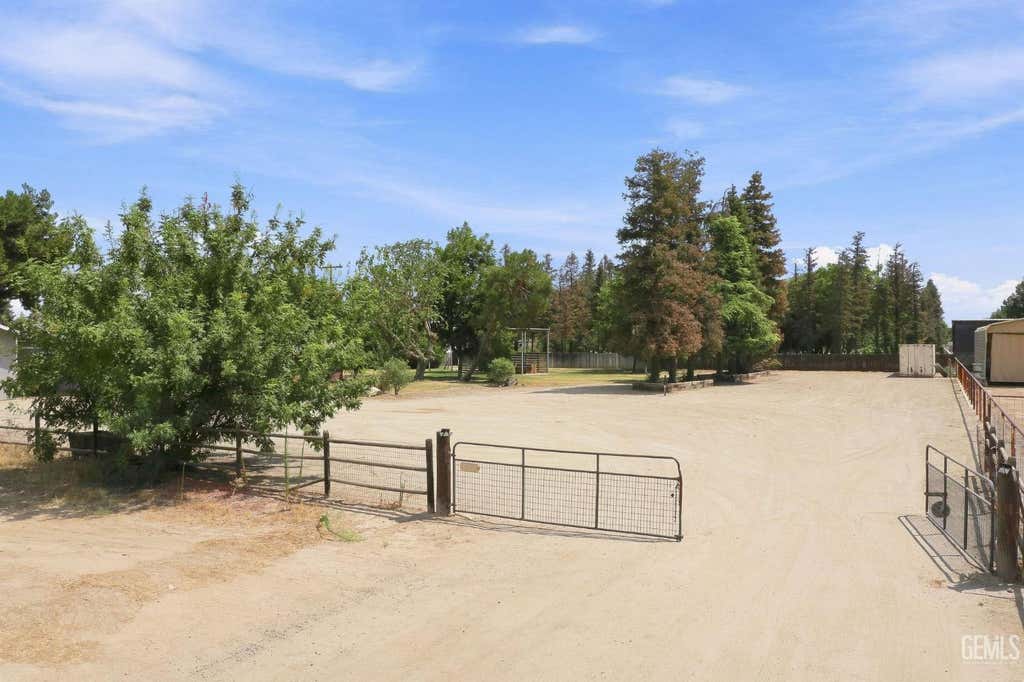 Photo of 16318 Tamatha Lynn Way, Bakersfield, CA 93314 (MLS # 202608551)