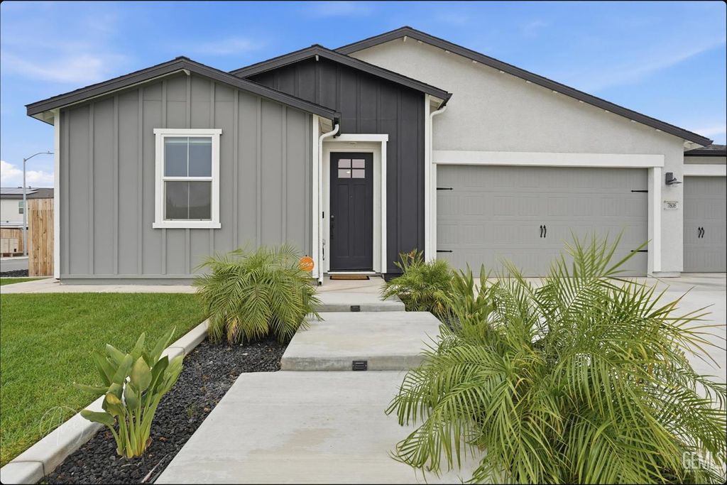 Photo of 7808 Savannah Height Avenue, Bakersfield, CA 93313 (MLS # 202600694)