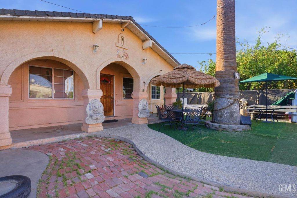 Photo of 381 B Street, Arvin, CA 93203 (MLS # 202603751)