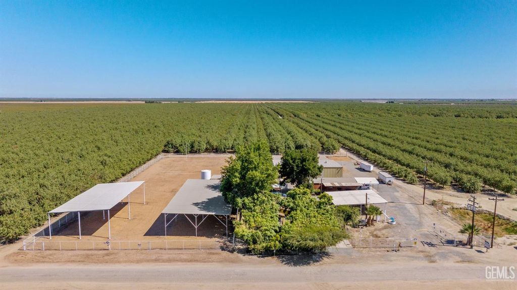 Photo of 28548 Woollomes Avenue, Wasco, CA 93280 (MLS # 202510458)