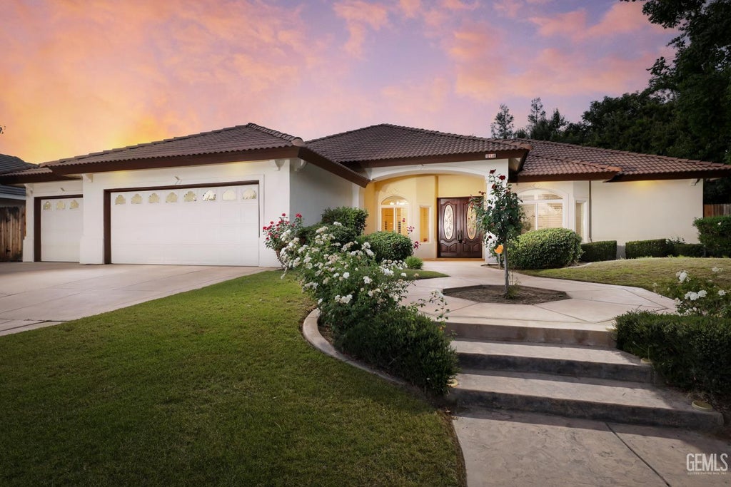 Photo of 12510 Savonburg Drive, Bakersfield, CA 93312 (MLS # 202607748)