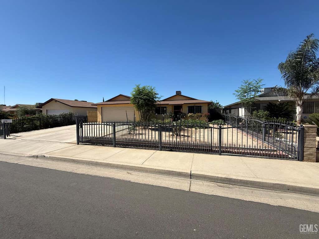 Photo of 1107 20th Avenue, Delano, CA 93215 (MLS # 202607519)