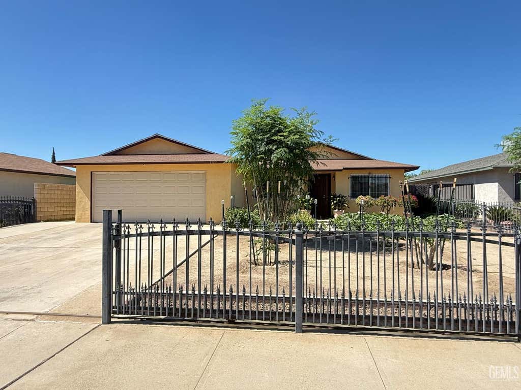 Photo of 1107 20th Avenue, Delano, CA 93215 (MLS # 202607519)