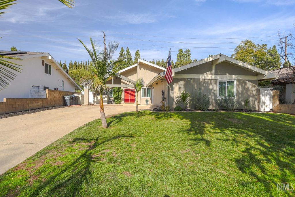 Photo of 725 San Ramon Drive, Fullerton, CA 92835 (MLS # 202601008)