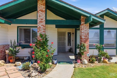 Photo of 1106 McGinley Avenue, Bakersfield, CA 93308 (MLS # 202605221)