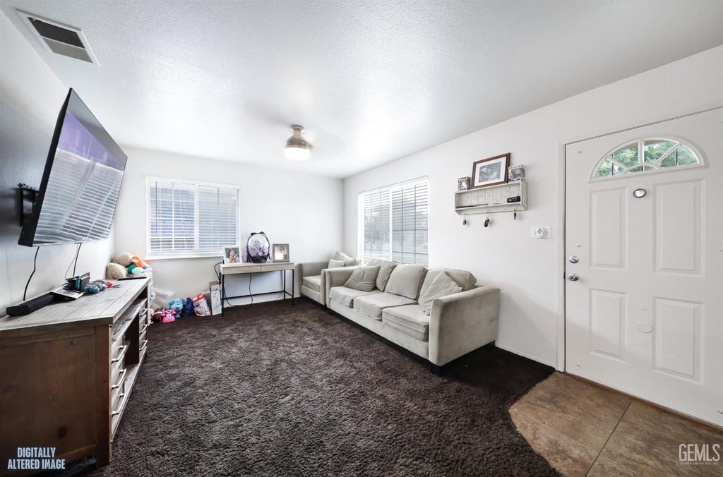 Photo of 1033 Hazelnut Street, Wasco, CA 93280 (MLS # 202605926)