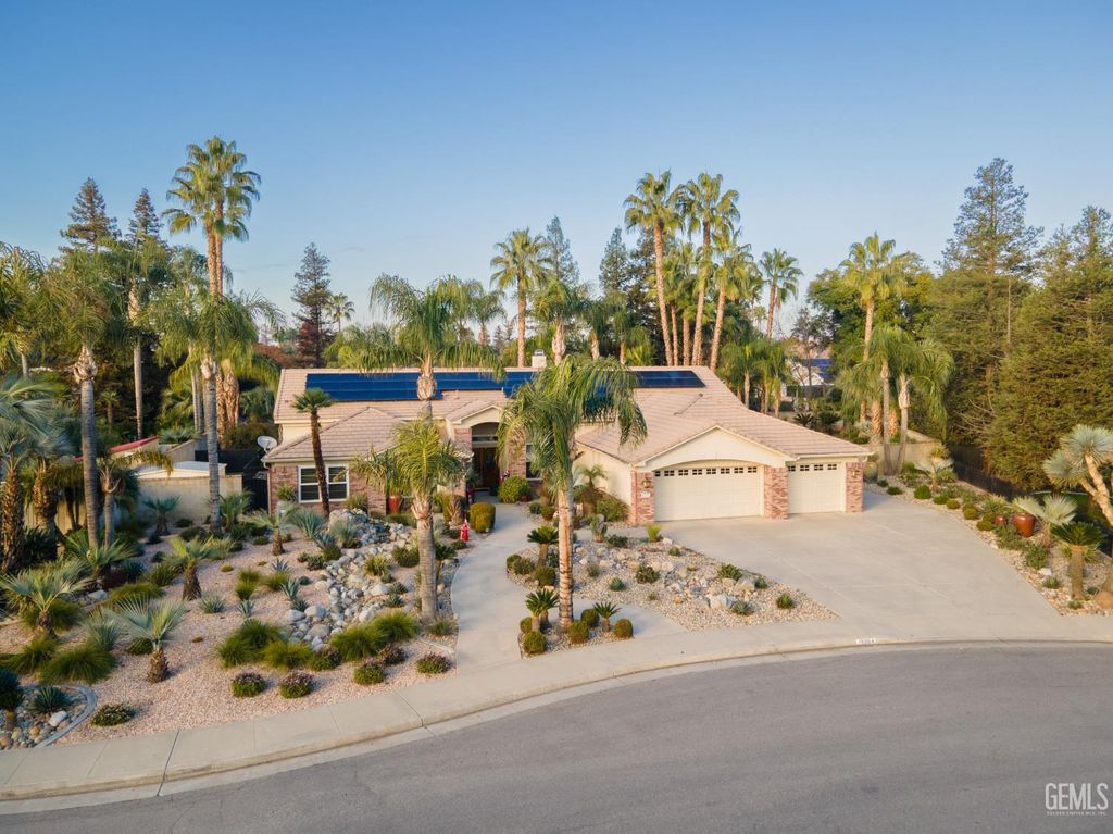 Photo of 12204 Connery Way, Bakersfield, CA 93312 (MLS # 202513717)