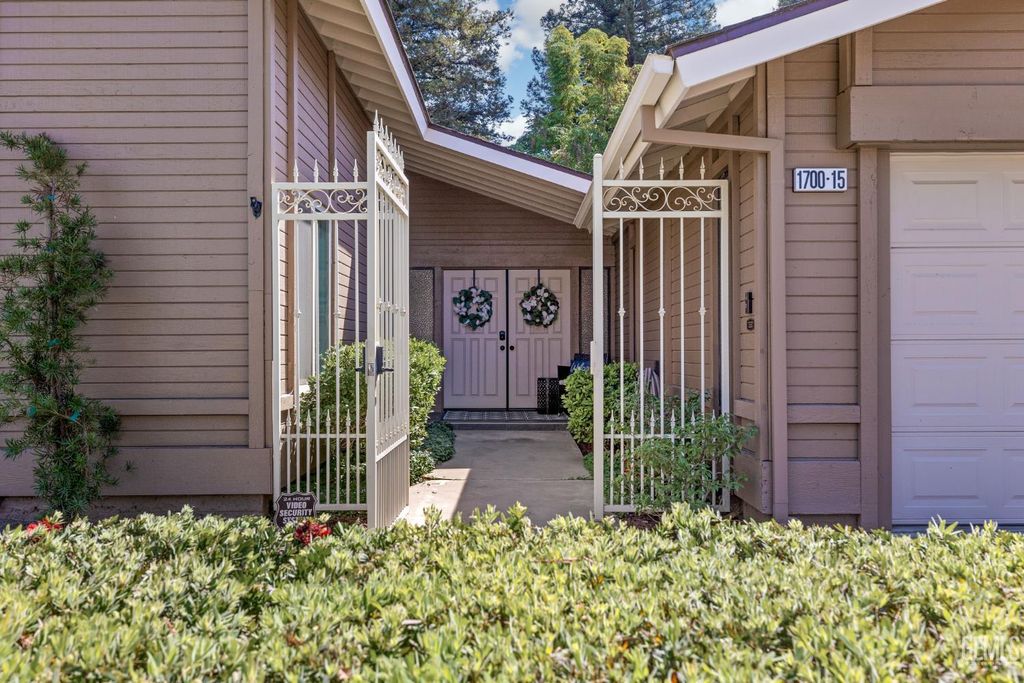 Photo of 1700 Ashe Road #15, Bakersfield, CA 93309 (MLS # 202602939)