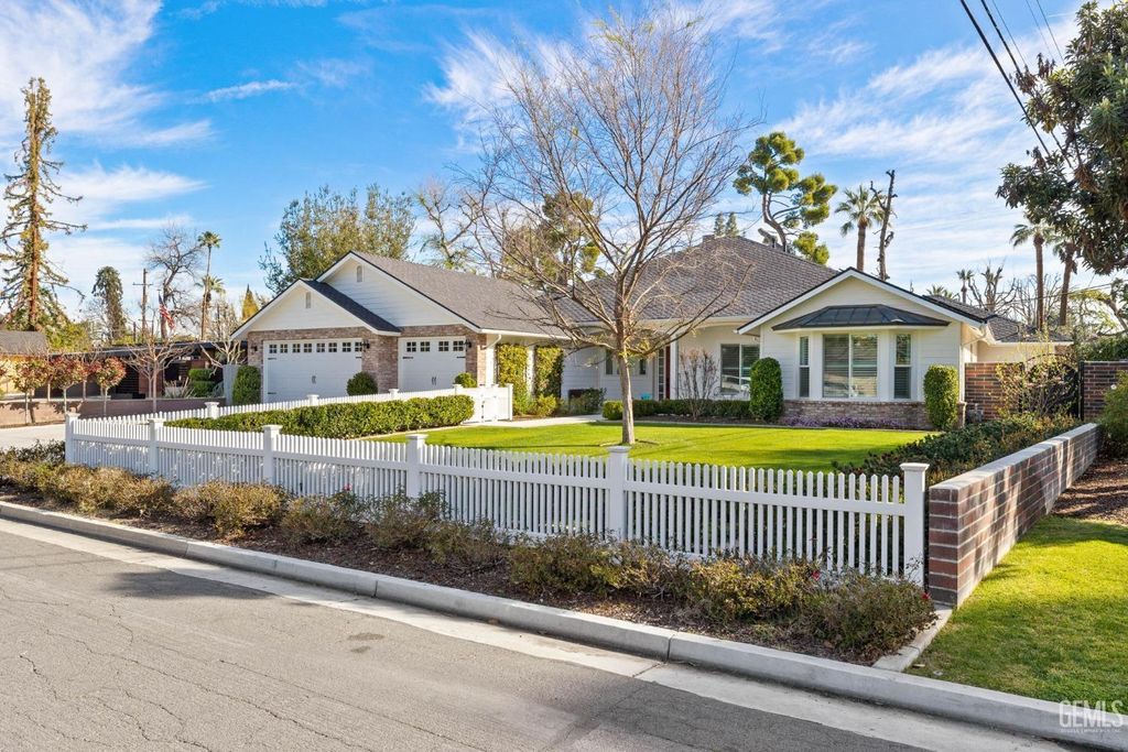 Photo of 7108 Saint Andrews Drive, Bakersfield, CA 93309 (MLS # 202603851)