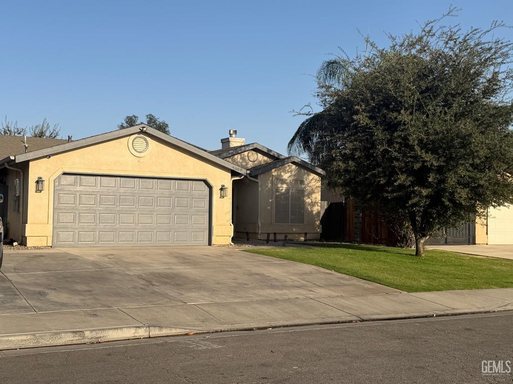 Photo of 7008 Kings Forest Court, Bakersfield, CA 93313 (MLS # 202609979)