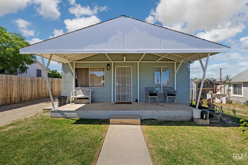 Photo of 511 Rose Avenue, Taft, CA 93268 (MLS # 202605912)