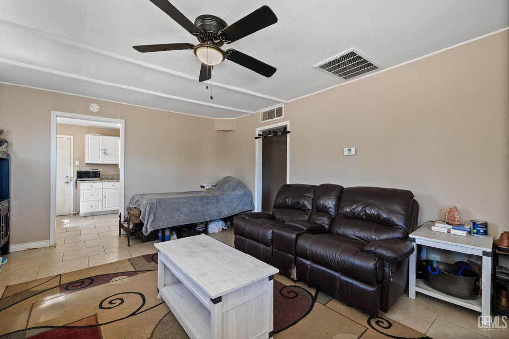 Photo of 511 Rose Avenue, Taft, CA 93268 (MLS # 202605912)